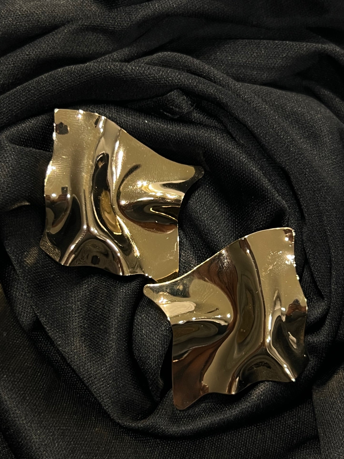 GOLDEN RUSHED SMALL POST EARRING