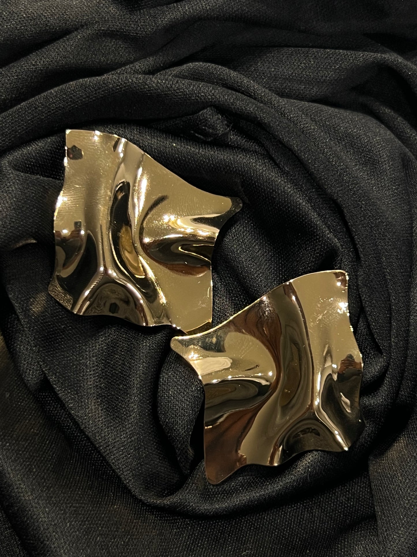 GOLDEN RUSHED SMALL POST EARRING