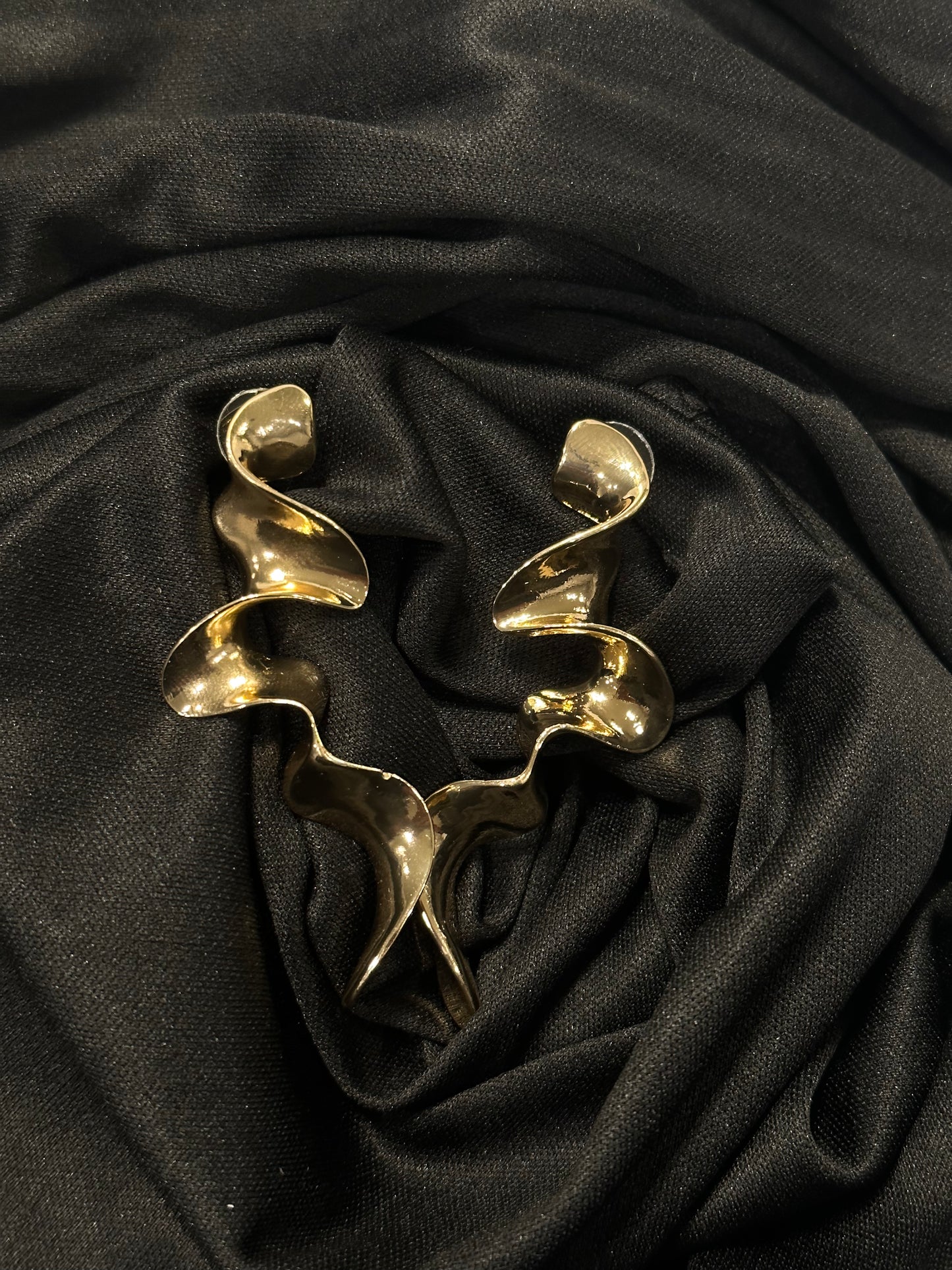 GOLD RIBBON EARRINGS