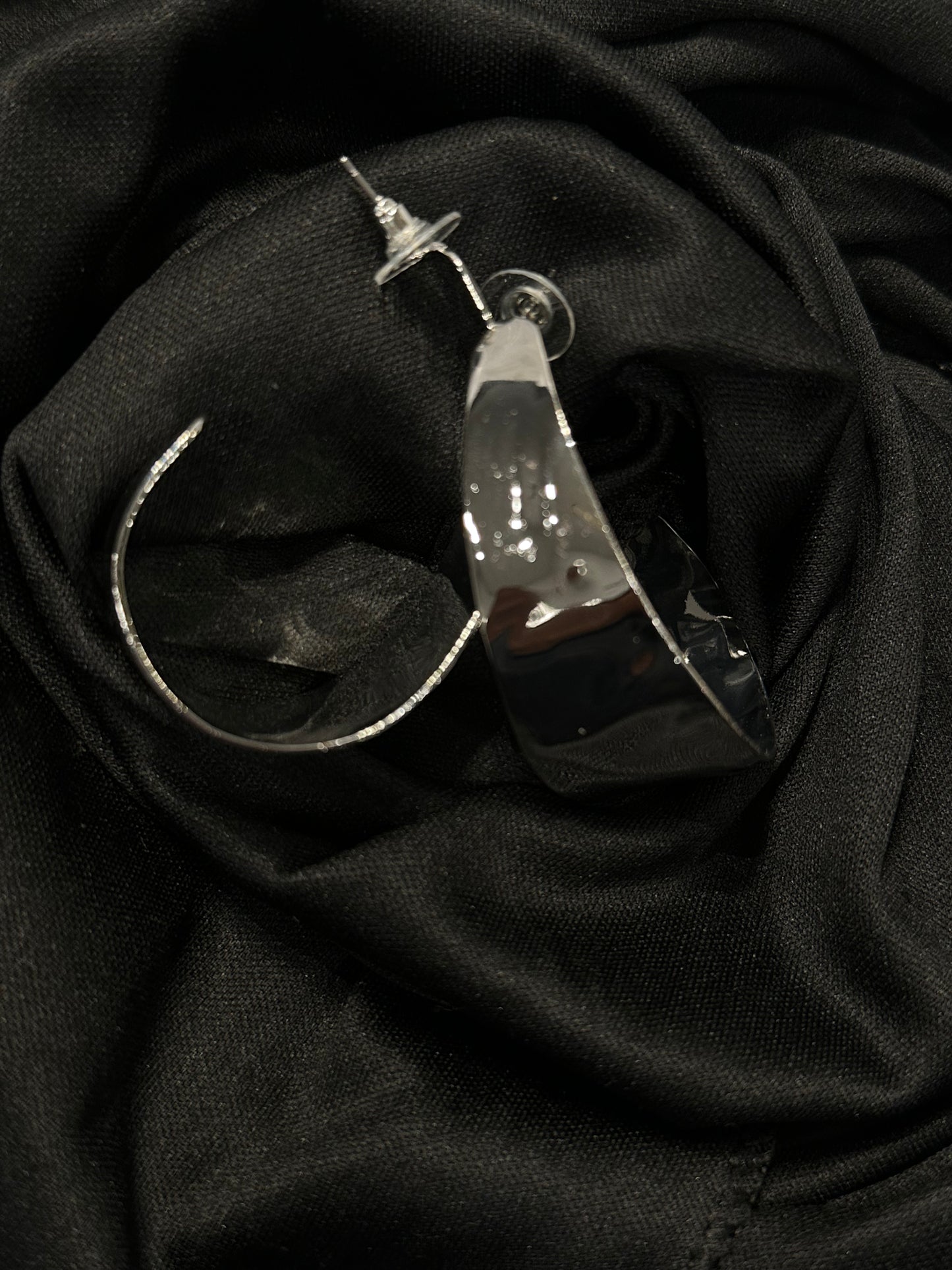 TEARDROP HAMMERED HOOPS