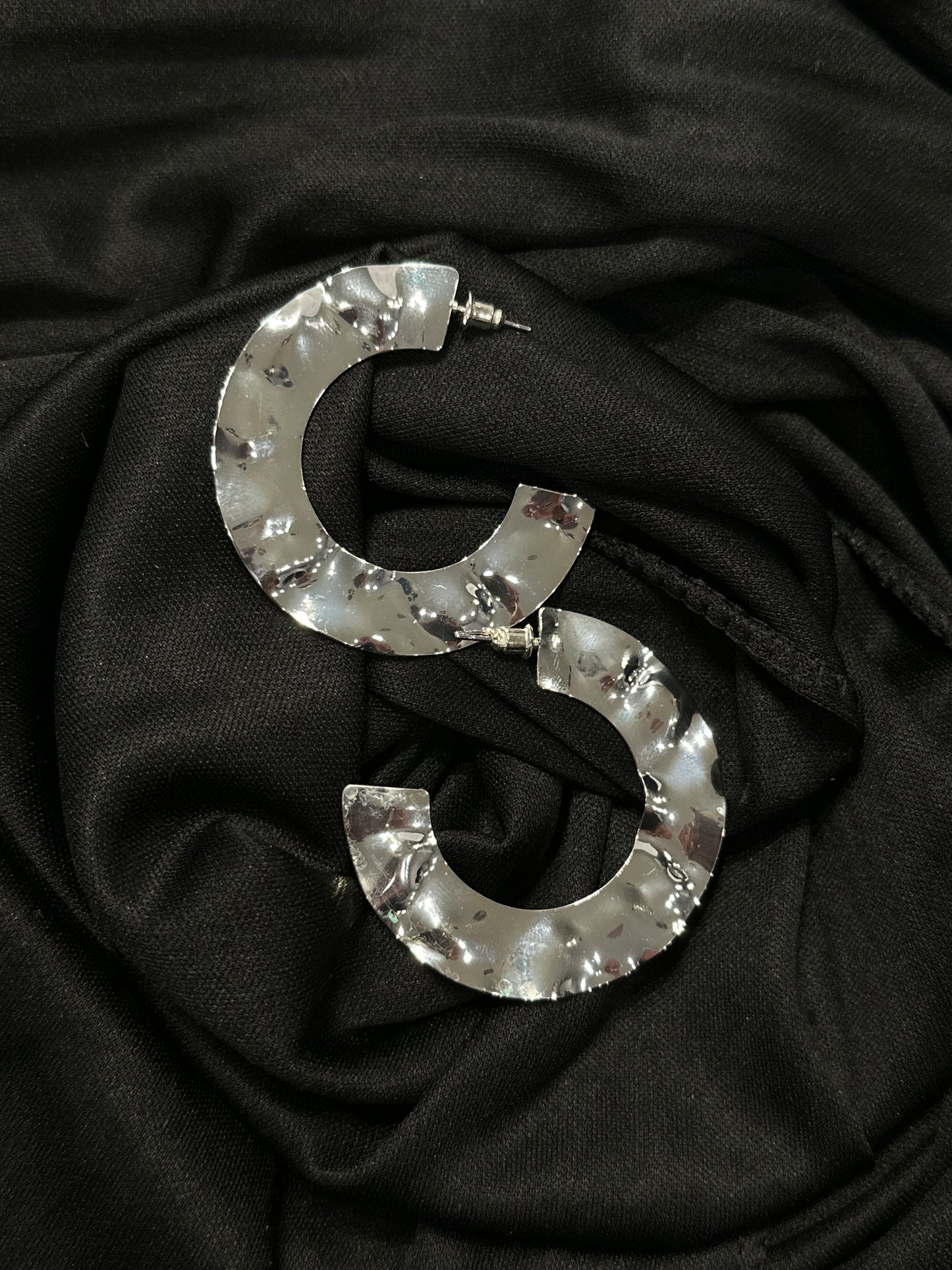 CHROME RUMPLED HOOP