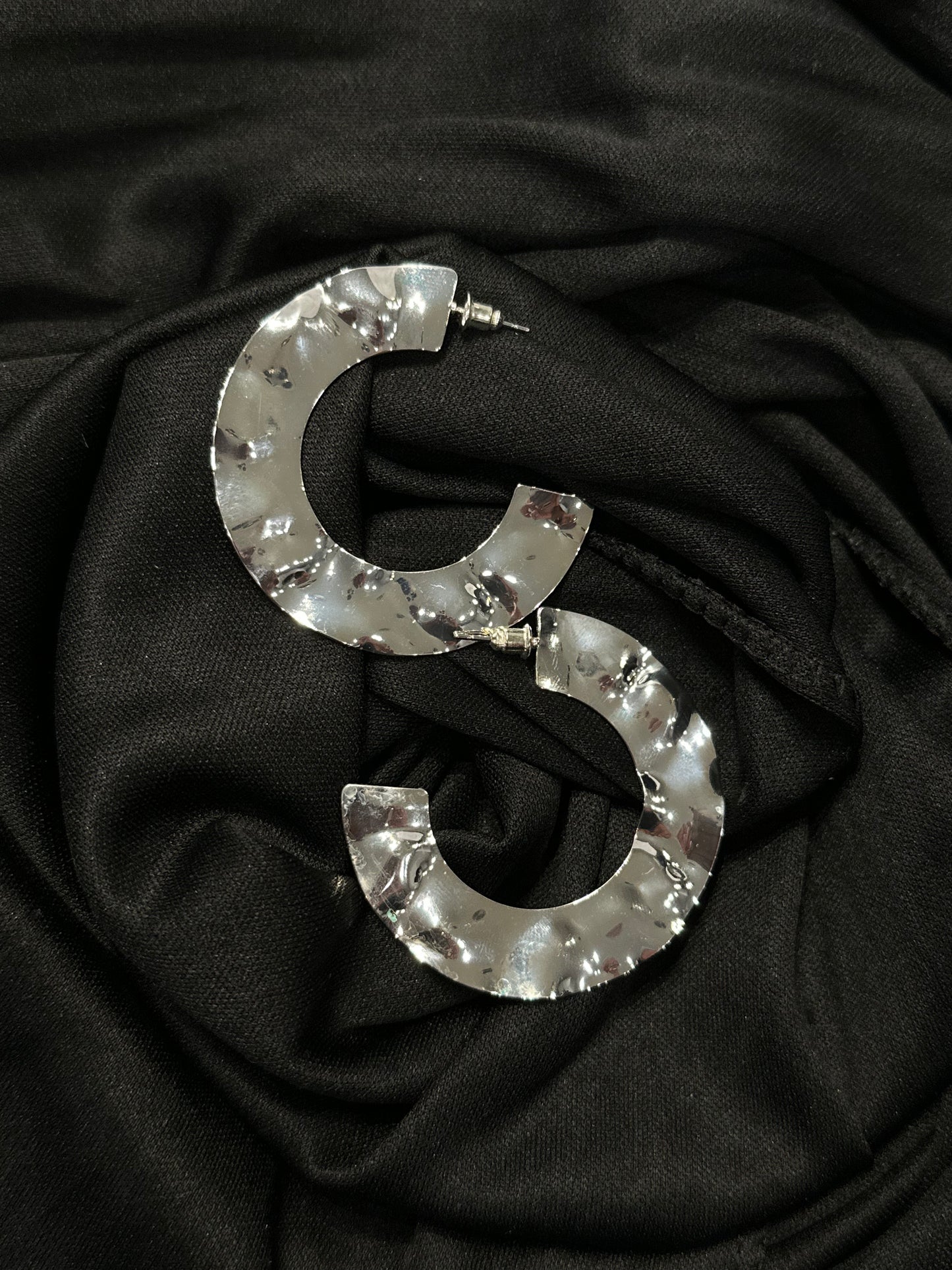 CHROME RUMPLED HOOP